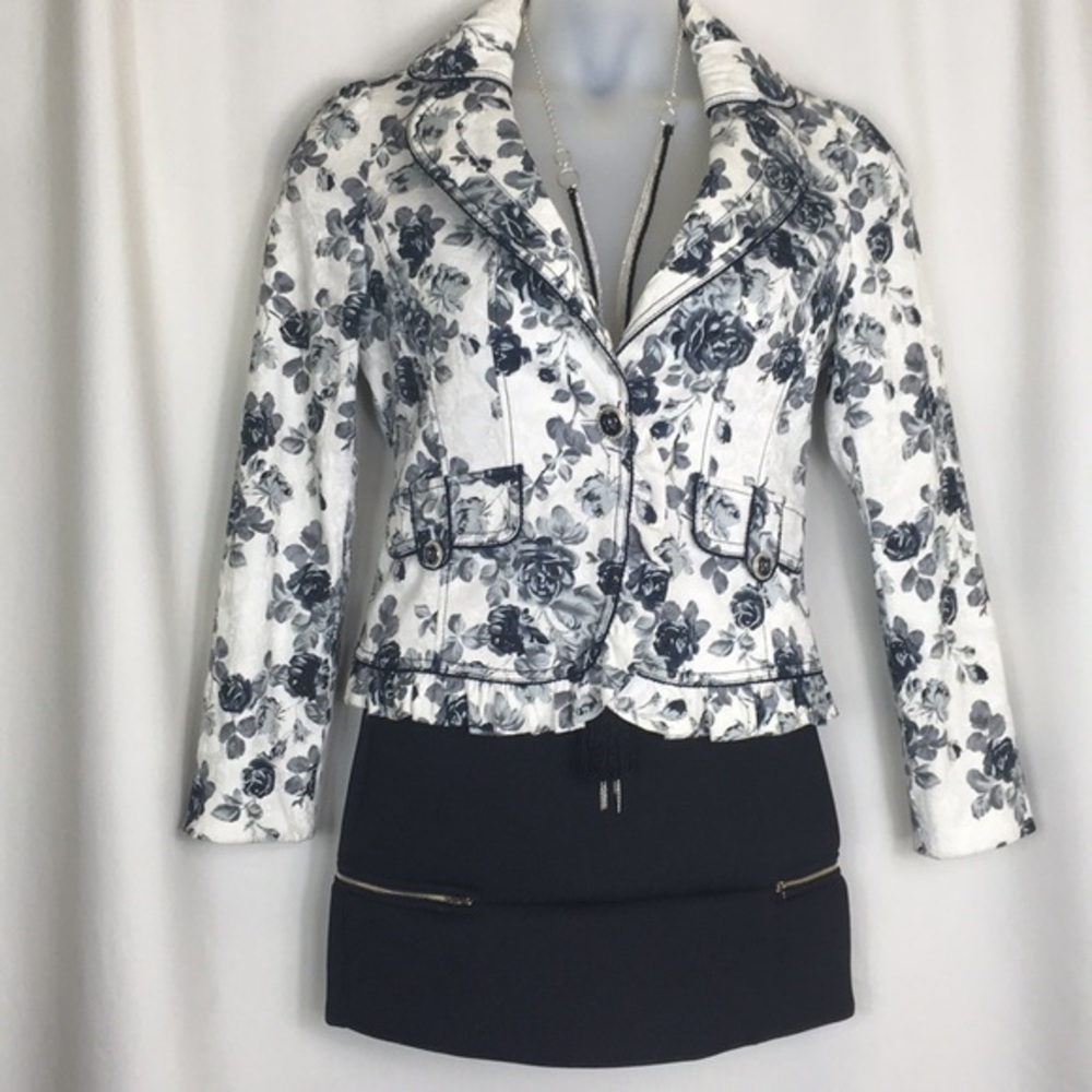 Compagna, Fully lined, Jacket. Fits a 6/8. NWOT.